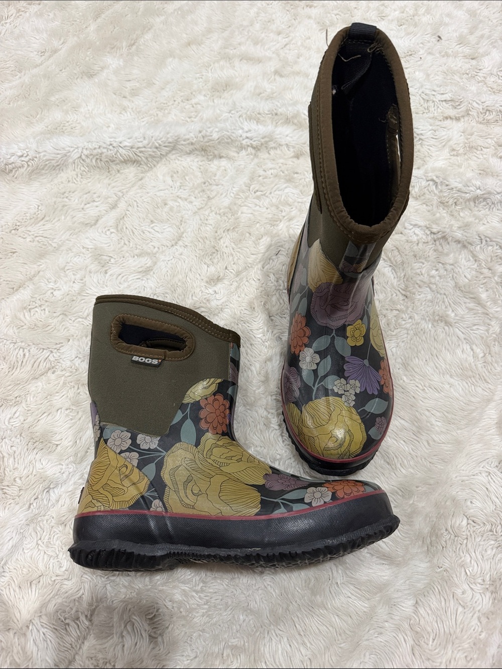 Bogs Woman’s Olive Floral Waterproof Pull-On Rain Boots Size 7